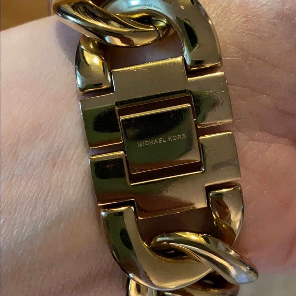 Michael Kors Gold Chain Link Watch - Picture 4 of 5